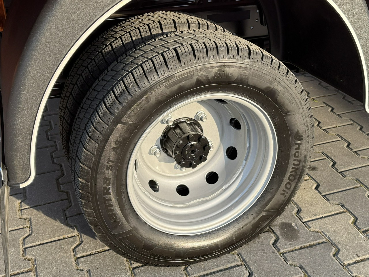 Грузовик с подъемником Nissan Cabstar: фото 22