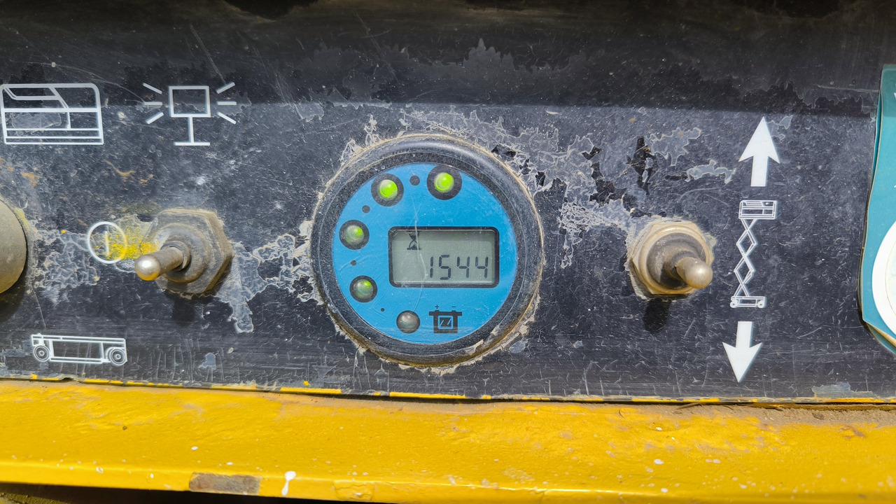 Ножничный подъемник HULOTTE Compact 12: фото 9