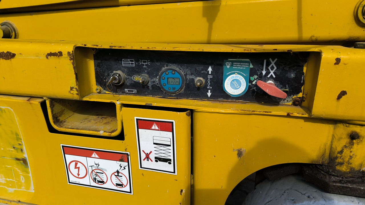 Ножничный подъемник HULOTTE Compact 12: фото 8