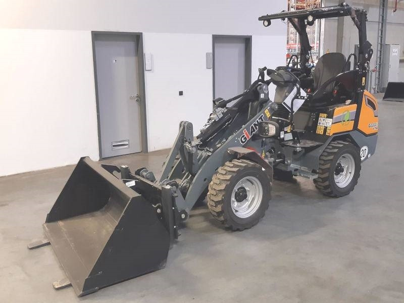 Giant G 2200 E X-Tra Elektro / electric - Мини-погрузчик с бортовым поворотом: фото 2 Giant G 2200 E X-Tra Elektro / electric - Мини-погрузчик с бортовым поворотом: фото 2