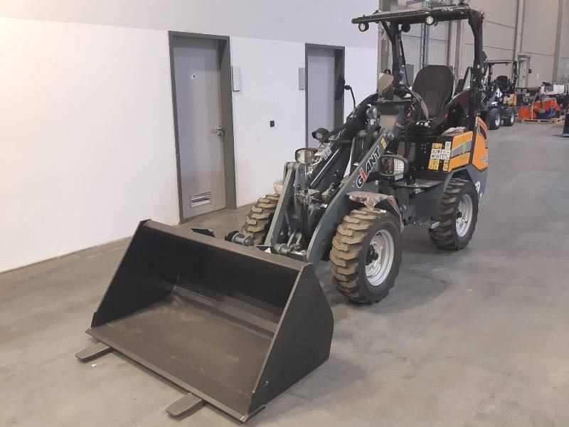 Giant G 2200 E X-Tra Elektro / electric - Мини-погрузчик с бортовым поворотом: фото 3 Giant G 2200 E X-Tra Elektro / electric - Мини-погрузчик с бортовым поворотом: фото 3