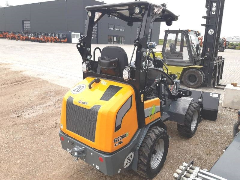Giant G 2200 E X-Tra Elektro / electric  - Мини-погрузчик с бортовым поворотом: фото 4 Giant G 2200 E X-Tra Elektro / electric  - Мини-погрузчик с бортовым поворотом: фото 4