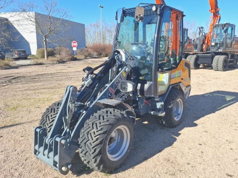 Giant G 2700 E X-Tra Elektro / electric  - Мини-погрузчик с бортовым поворотом: фото 2 Giant G 2700 E X-Tra Elektro / electric  - Мини-погрузчик с бортовым поворотом: фото 2