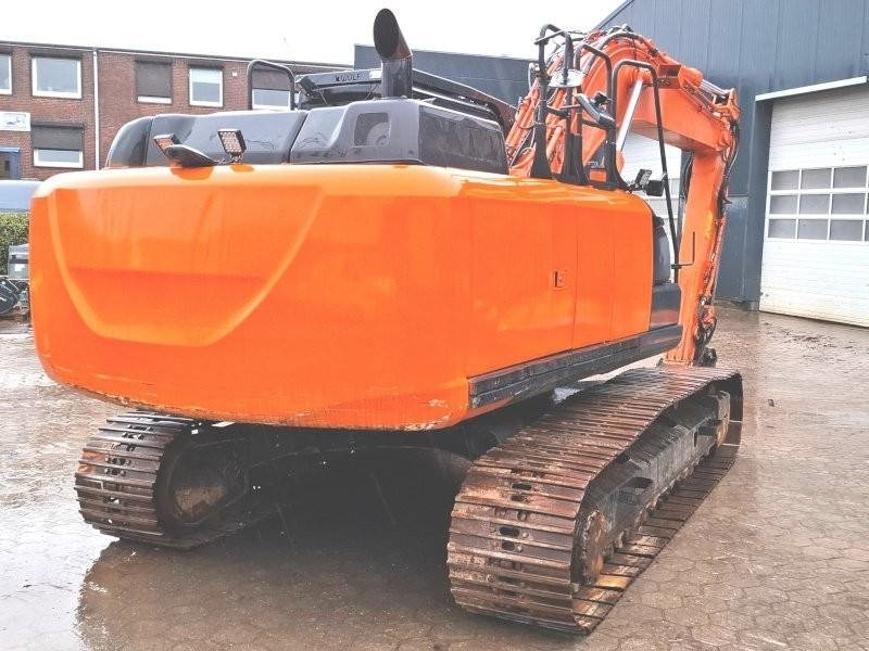 Гусеничный экскаватор Hitachi ZX 210 LC-6: фото 6 Гусеничный экскаватор Hitachi ZX 210 LC-6: фото 6