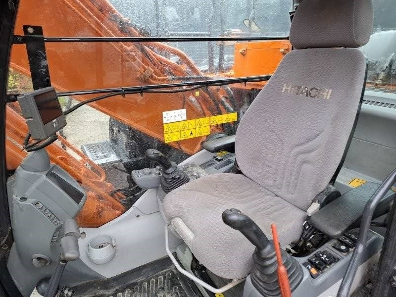 Гусеничный экскаватор Hitachi ZX 210 LC-6: фото 9 Гусеничный экскаватор Hitachi ZX 210 LC-6: фото 9