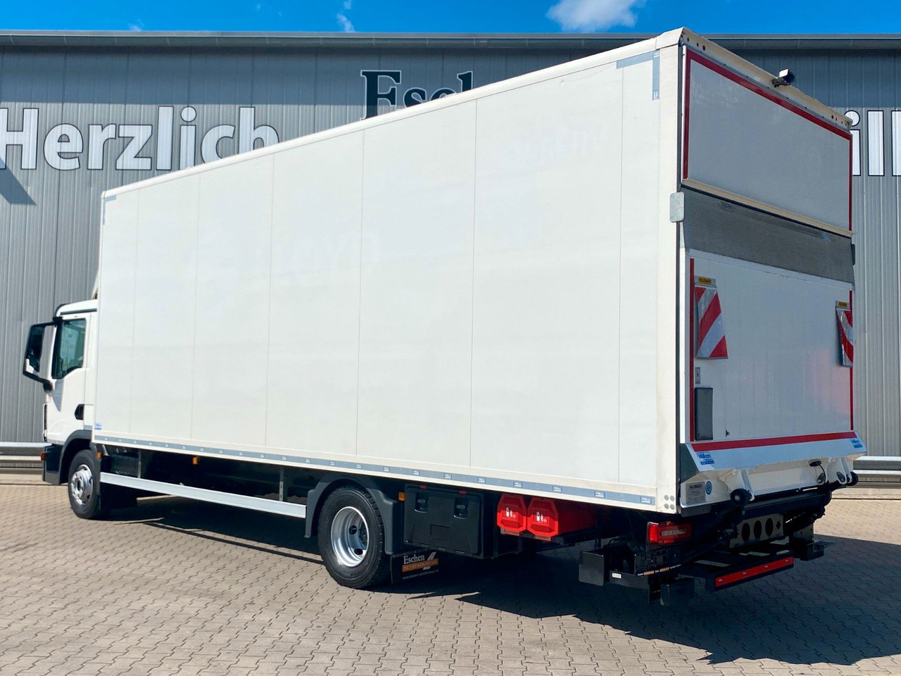MAN TGL 12.220 Automatik*LBW*HU+BremseNEU*Navi*Kamer - Грузовик с закрытым кузовом: фото 3 MAN TGL 12.220 Automatik*LBW*HU+BremseNEU*Navi*Kamer - Грузовик с закрытым кузовом: фото 3