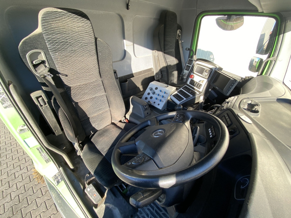 Mercedes-Benz 1323 LKO Atego - Подметально-уборочная машина: фото 5 Mercedes-Benz 1323 LKO Atego - Подметально-уборочная машина: фото 5