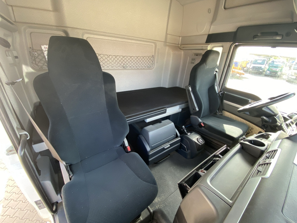 MAN TGX 18.460 4x4 H BL - Тягач: фото 4 MAN TGX 18.460 4x4 H BL - Тягач: фото 4