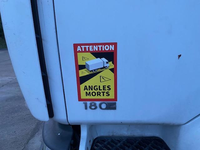 Renault Midlum 180 - Грузовик с закрытым кузовом: фото 4 Renault Midlum 180 - Грузовик с закрытым кузовом: фото 4