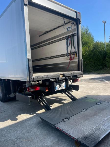 Scania R 320 - Грузовик с закрытым кузовом: фото 4 Scania R 320 - Грузовик с закрытым кузовом: фото 4