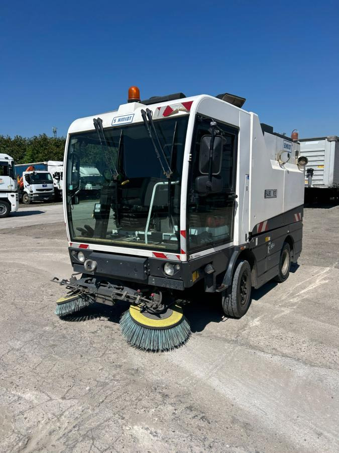 Schmidt Clingo 500 COMPACT 400 - Подметально-уборочная машина: фото 1 Schmidt Clingo 500 COMPACT 400 - Подметально-уборочная машина: фото 1