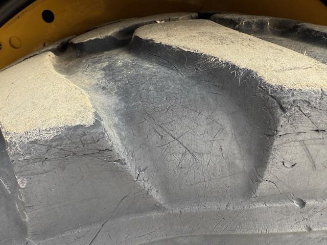 Колёсный погрузчик Cat 906 M - EPA: фото 15