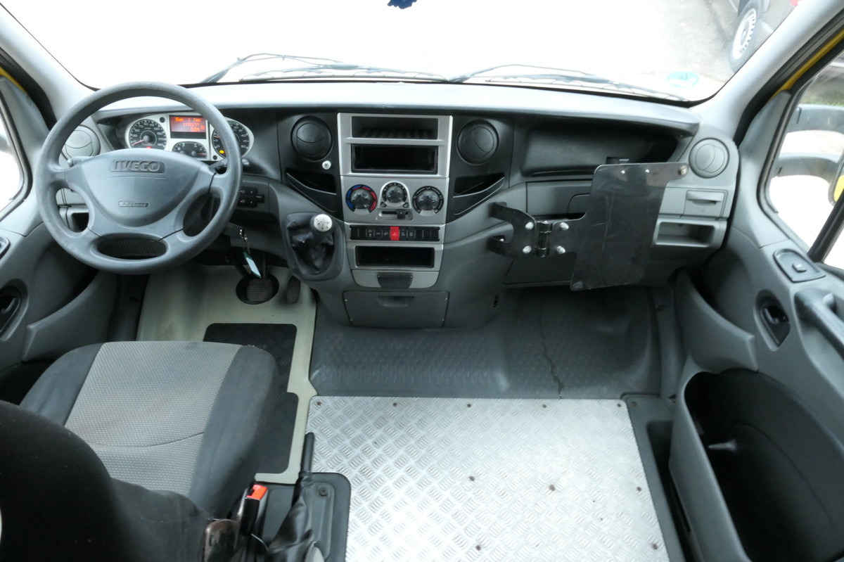 Фото интерьера 2: Фургон с закрытым кузовом IVECO Daily 35 S11 C30C AUTOMATIK KAMERA MAXI Regale L Фото интерьера 2: Фургон с закрытым кузовом IVECO Daily 35 S11 C30C AUTOMATIK KAMERA MAXI Regale L