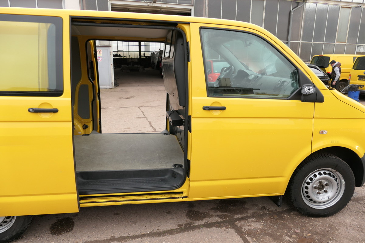 Фото интерьера 2: Легковой фургон VW T5 Transporter 2.0 TDI EURO-5 CoC PARKTRONIK Фото интерьера 2: Легковой фургон VW T5 Transporter 2.0 TDI EURO-5 CoC PARKTRONIK