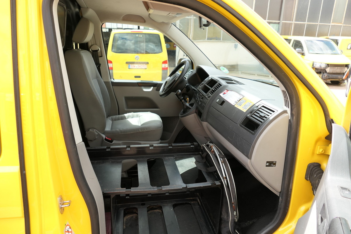 Фото интерьера 1: Легковой фургон VW T5 Transporter 2.0 TDI EURO-5 CoC PARKTRONIK