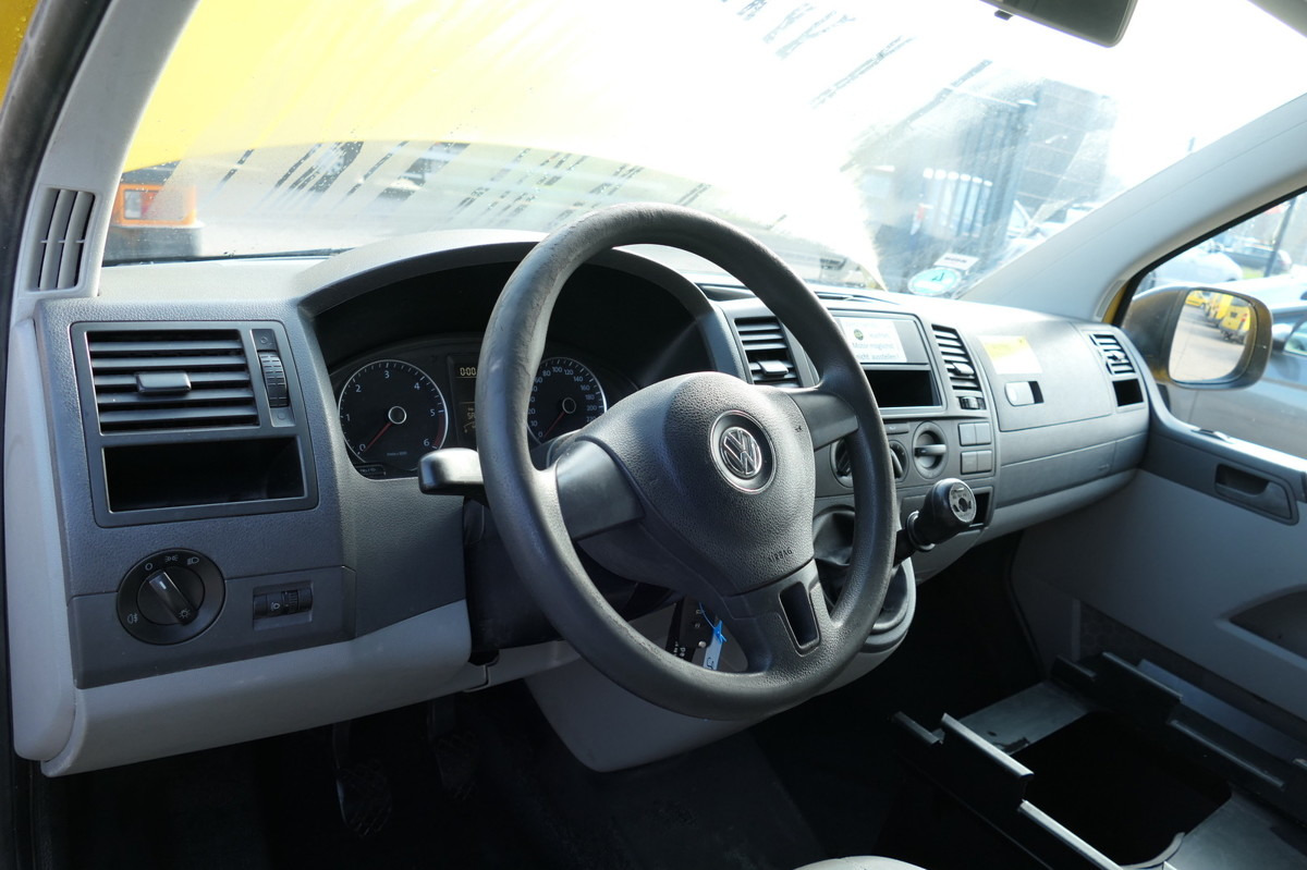 Фото интерьера 1: Легковой фургон VW T5 Transporter 2.0 TDI PARKTRONIK EURO-5 2xSCHIE