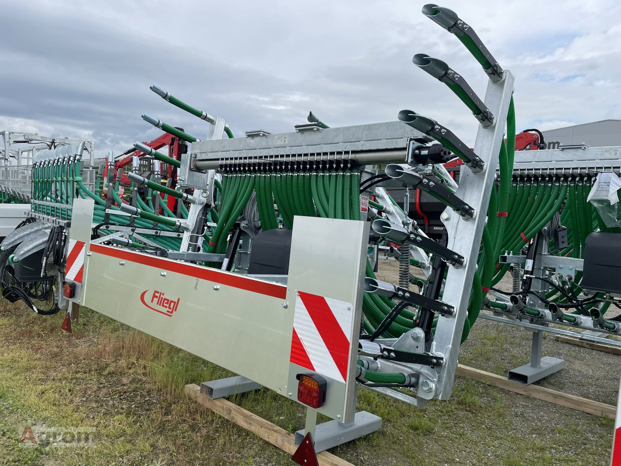 Fliegl Schleppschuhverteiler Compact 6,0 m - Адаптер для внутрипочвенного внесения удобрений: фото 5 Fliegl Schleppschuhverteiler Compact 6,0 m - Адаптер для внутрипочвенного внесения удобрений: фото 5