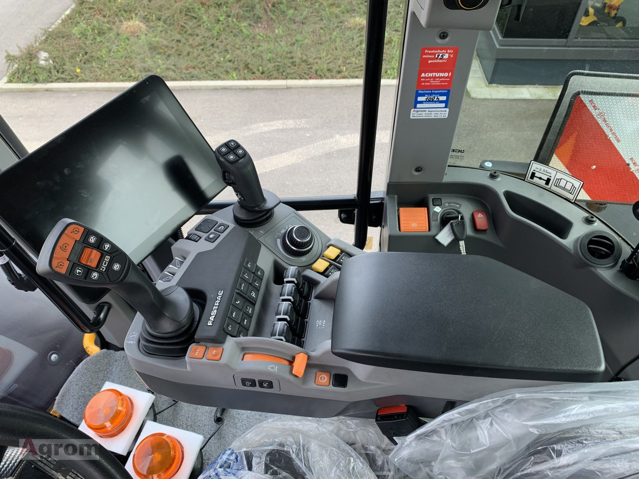 Новый Трактор JCB Fastrac 4220 iCON: фото 14