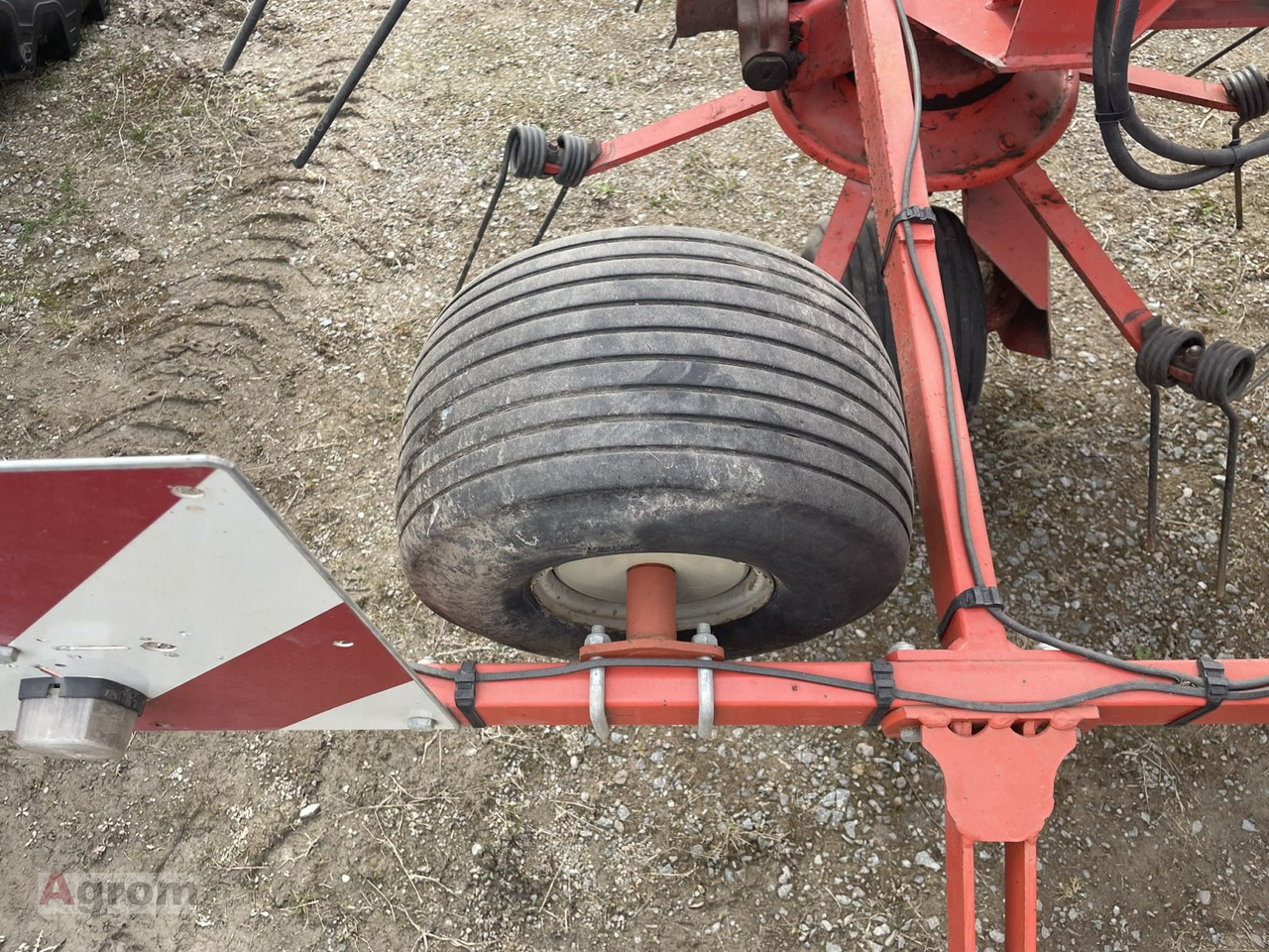 Сеноворошилка Kuhn GF 8501: фото 12 Сеноворошилка Kuhn GF 8501: фото 12