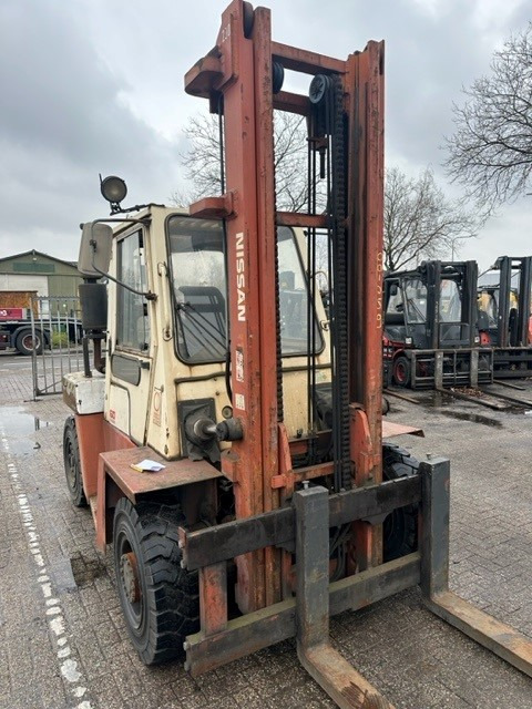 Nissan DF-05-A-60-U - Дизельный погрузчик: фото 1 Nissan DF-05-A-60-U - Дизельный погрузчик: фото 1