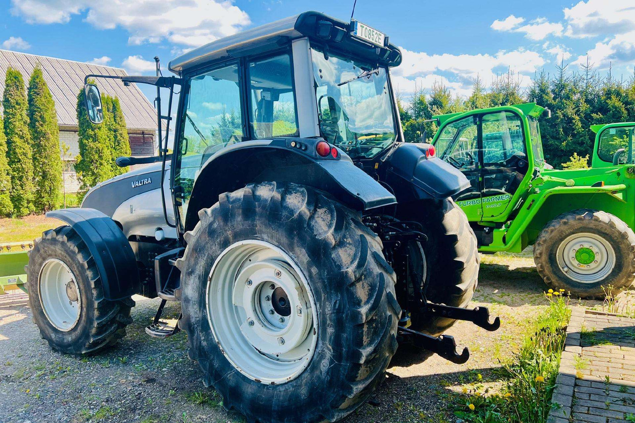 Valtra T121 HT - Трактор: фото 2 Valtra T121 HT - Трактор: фото 2
