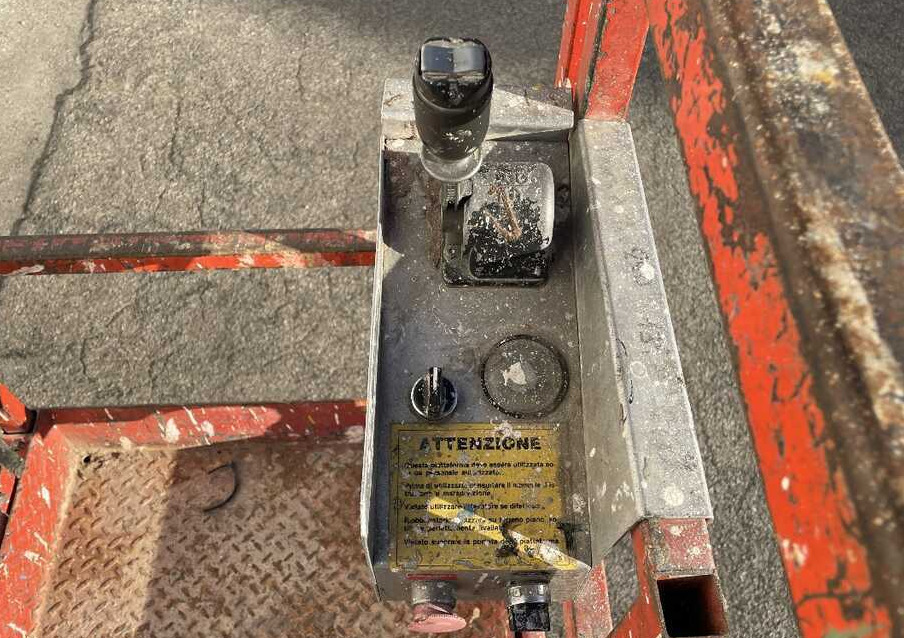 SKYJACK 3220 - Ножничный подъемник: фото 2 SKYJACK 3220 - Ножничный подъемник: фото 2