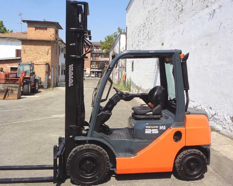 Toyota 06-8 FD 25 F - Дизельный погрузчик: фото 3 Toyota 06-8 FD 25 F - Дизельный погрузчик: фото 3