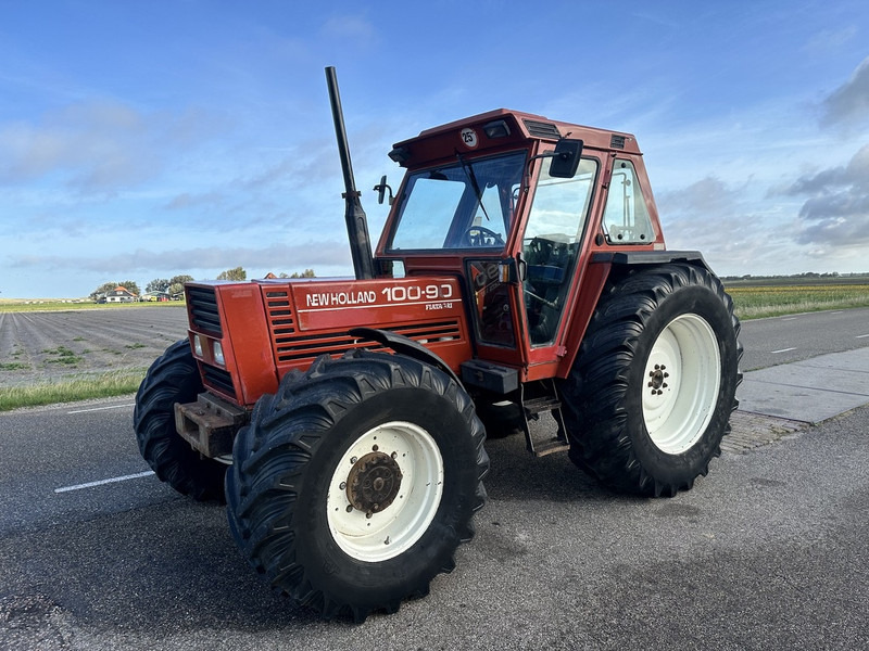 New Holland 100-90 DT - Трактор: фото 1 New Holland 100-90 DT - Трактор: фото 1