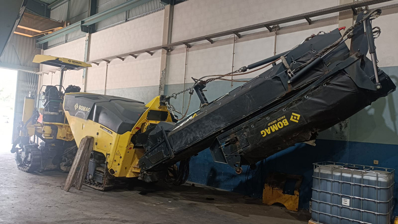 Bomag BM 1300/35 - Дорожная фреза: фото 1 Bomag BM 1300/35 - Дорожная фреза: фото 1