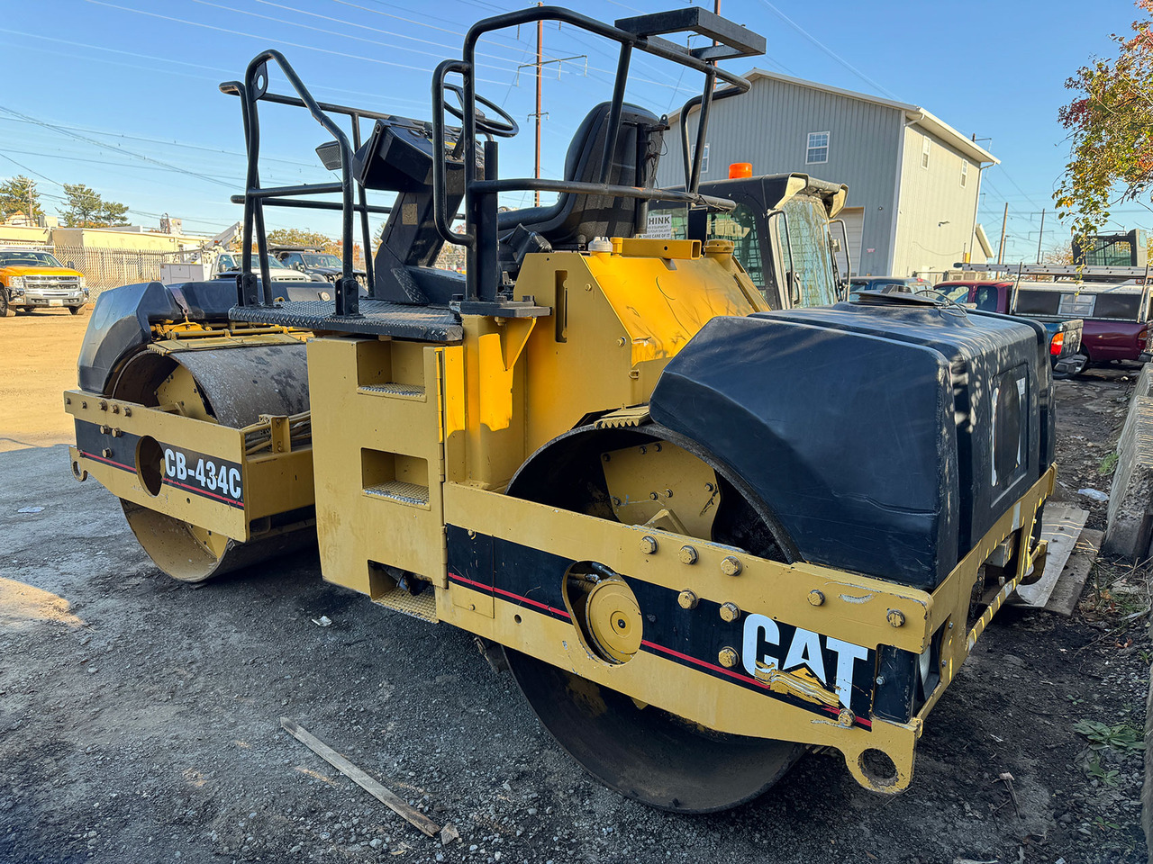 Caterpillar CB-434C - Дорожный каток: фото 4 Caterpillar CB-434C - Дорожный каток: фото 4