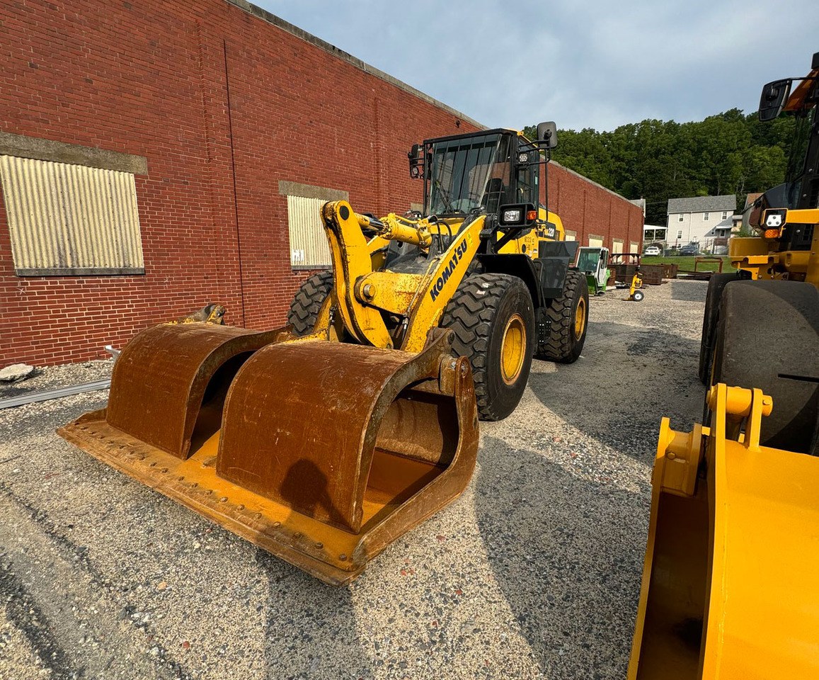 Komatsu WA320-8 - Колёсный погрузчик: фото 1 Komatsu WA320-8 - Колёсный погрузчик: фото 1