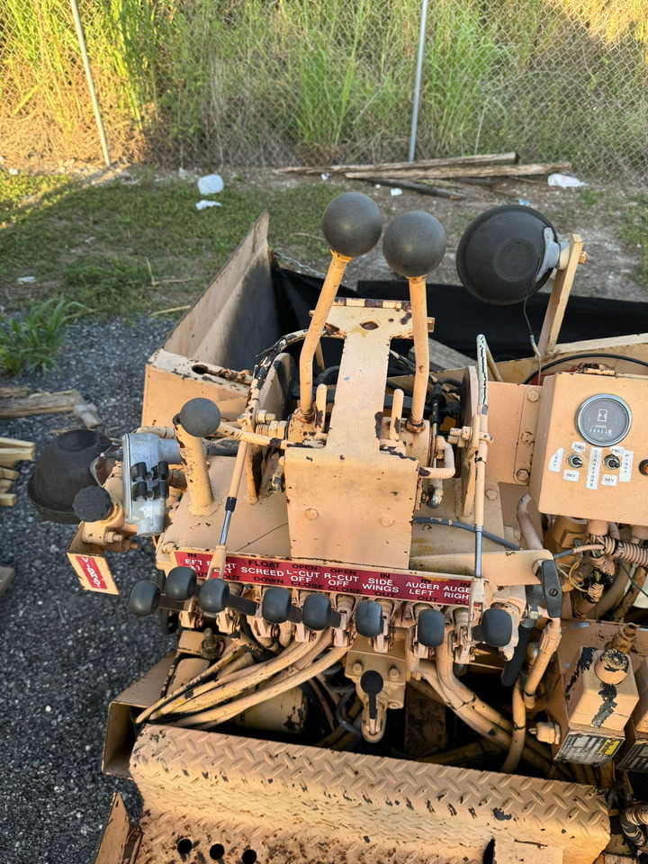 Асфальтоукладчик Leeboy 8000: фото 6