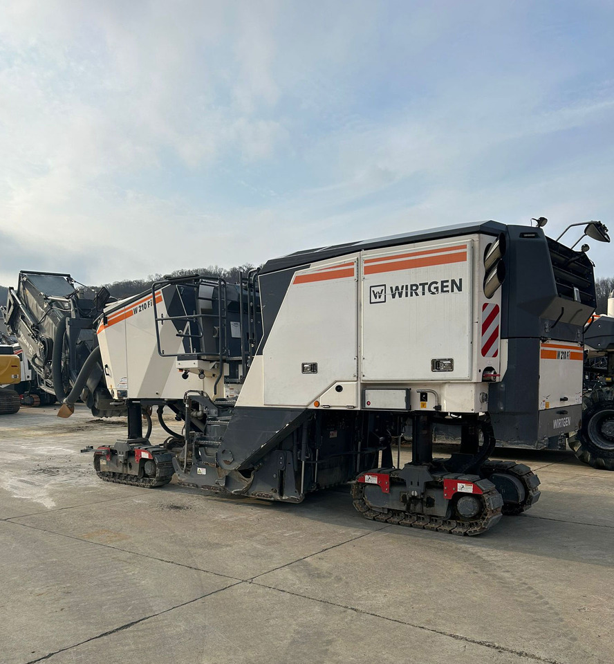 Wirtgen W 210 FI - Дорожная фреза: фото 4 Wirtgen W 210 FI - Дорожная фреза: фото 4
