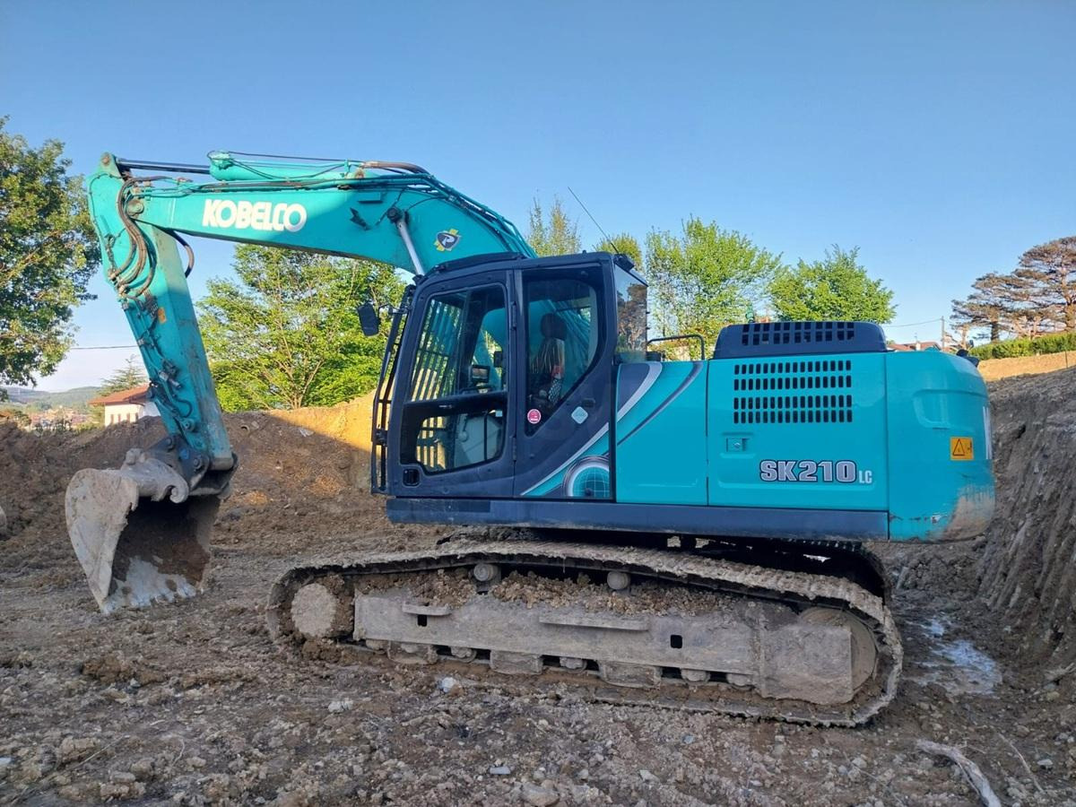 KOBELCO SK210 - Гусеничный экскаватор: фото 1 KOBELCO SK210 - Гусеничный экскаватор: фото 1