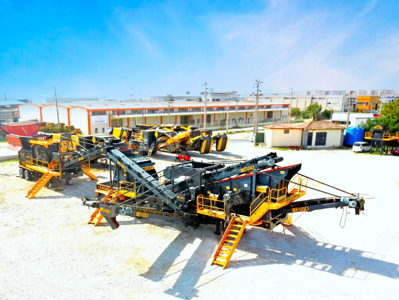 Новый Мобильная дробилка FABO Mobile crusher: фото 1