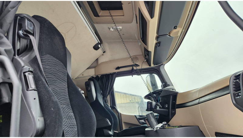 Тягач Mercedes-Benz Actros MEGA: фото 9 Тягач Mercedes-Benz Actros MEGA: фото 9