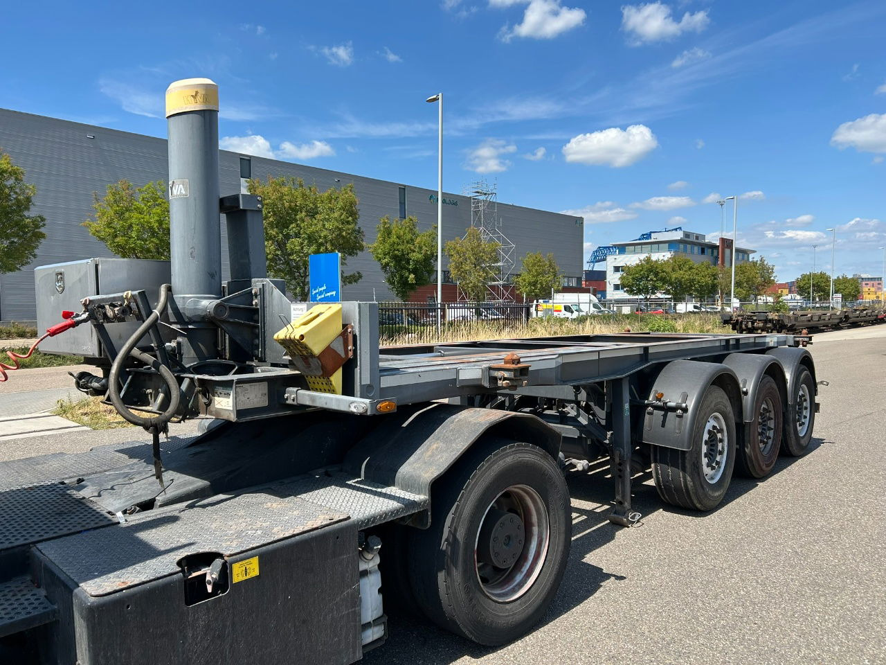 Mafa 2 x in stock 20 ft tipping chassis / disc brakes / lifting axle / alcoa wheels - Полуприцеп-контейнеровоз/ Сменный кузов: фото 1 Mafa 2 x in stock 20 ft tipping chassis / disc brakes / lifting axle / alcoa wheels - Полуприцеп-контейнеровоз/ Сменный кузов: фото 1