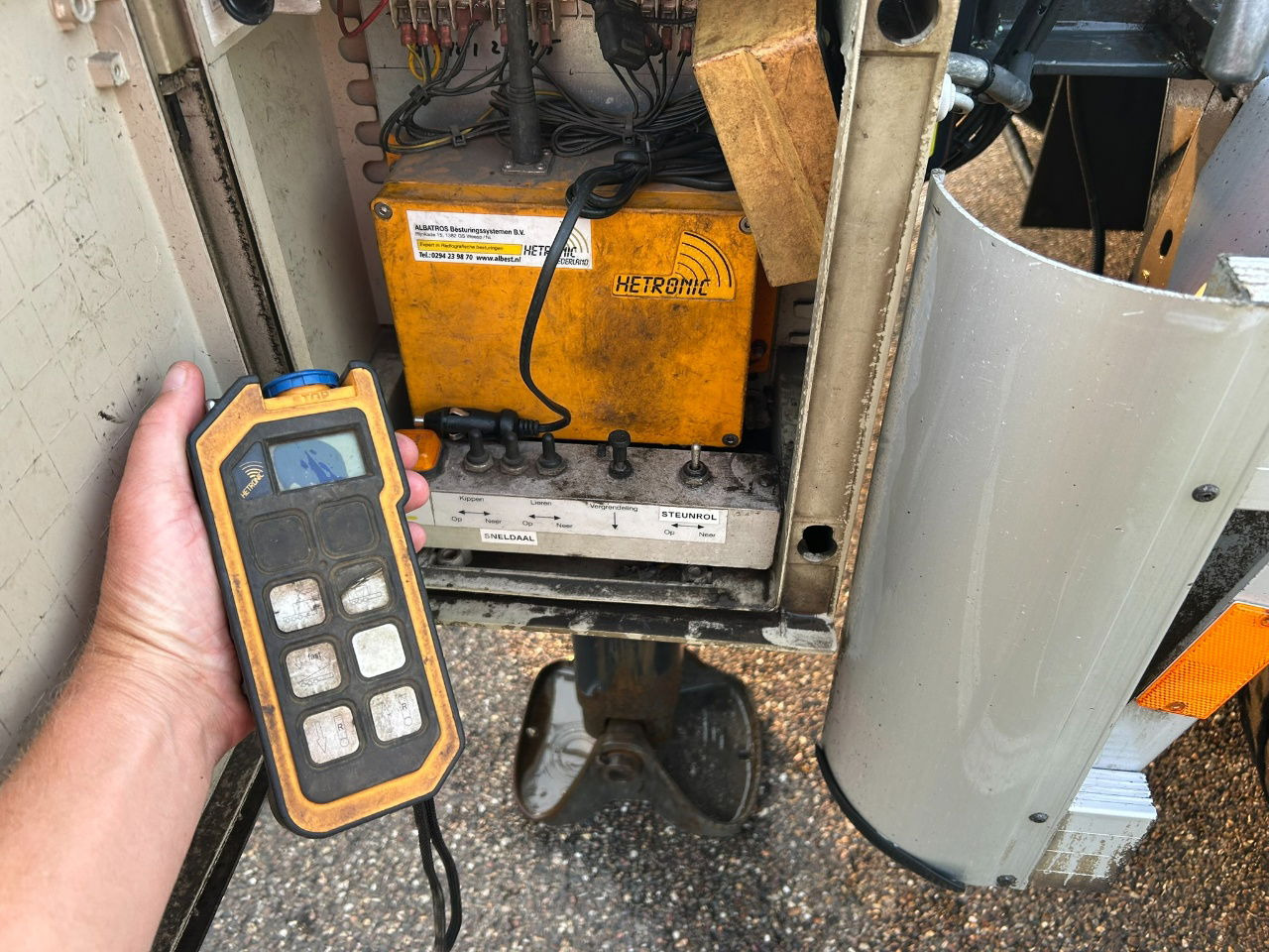 Van Hool Cable system 90 tipping / disc brakes bpw / lifting axle / remote control - Полуприцеп-контейнеровоз/ Сменный кузов: фото 5 Van Hool Cable system 90 tipping / disc brakes bpw / lifting axle / remote control - Полуприцеп-контейнеровоз/ Сменный кузов: фото 5