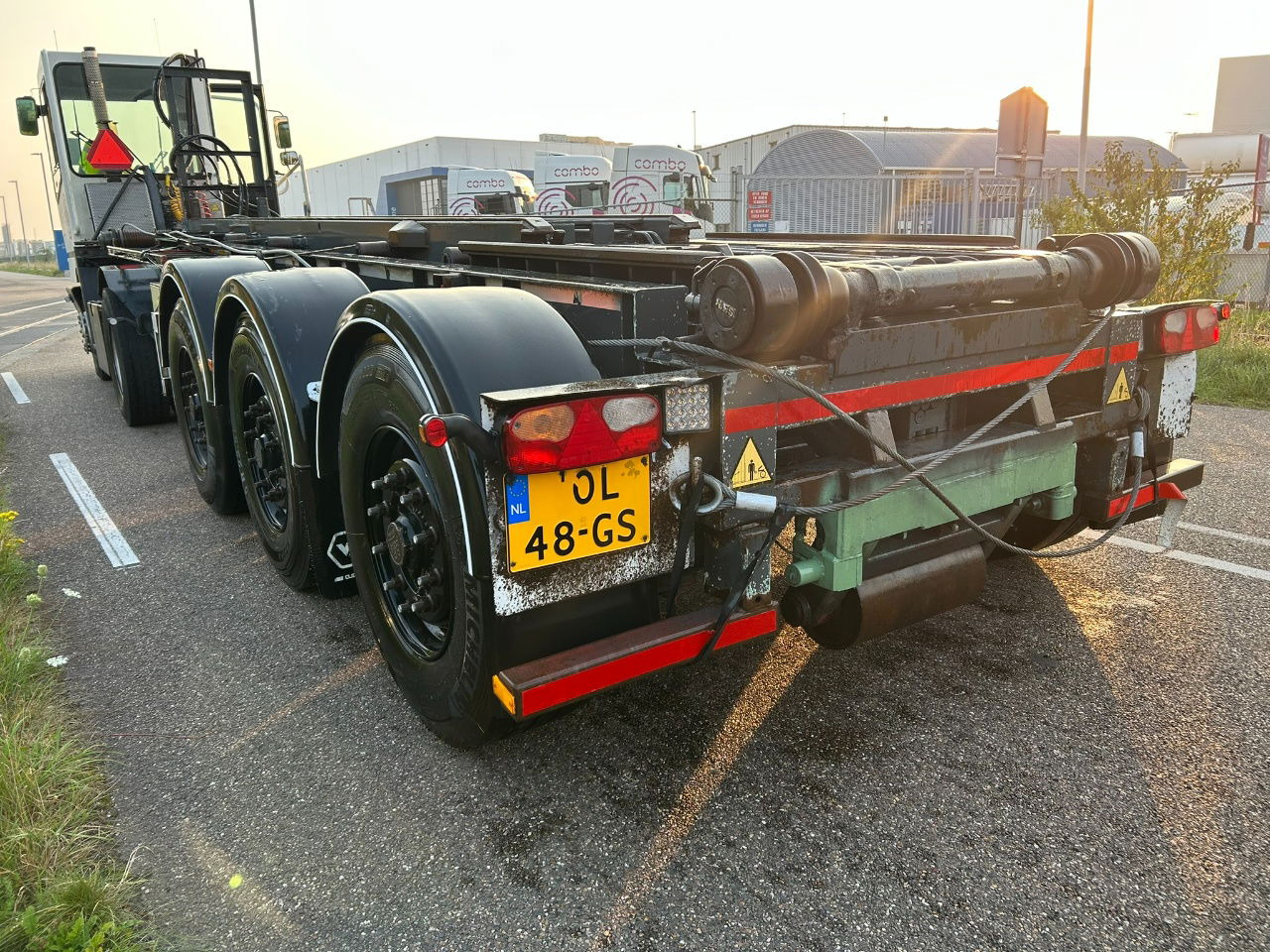 Van Hool Cable system 90 tipping / disc brakes bpw / lifting axle / remote control - Полуприцеп-контейнеровоз/ Сменный кузов: фото 3 Van Hool Cable system 90 tipping / disc brakes bpw / lifting axle / remote control - Полуприцеп-контейнеровоз/ Сменный кузов: фото 3