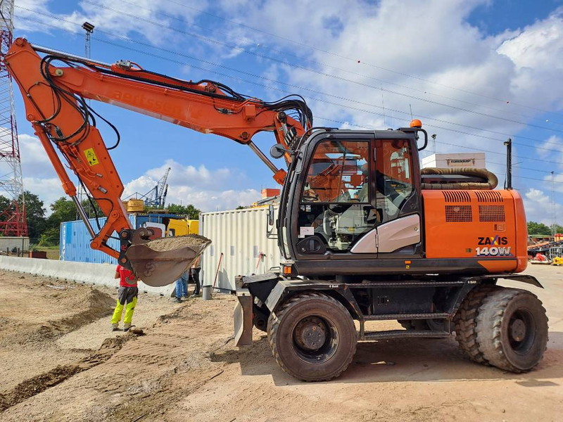 Hitachi ZX140WTB-6 - Колёсный экскаватор: фото 1 Hitachi ZX140WTB-6 - Колёсный экскаватор: фото 1