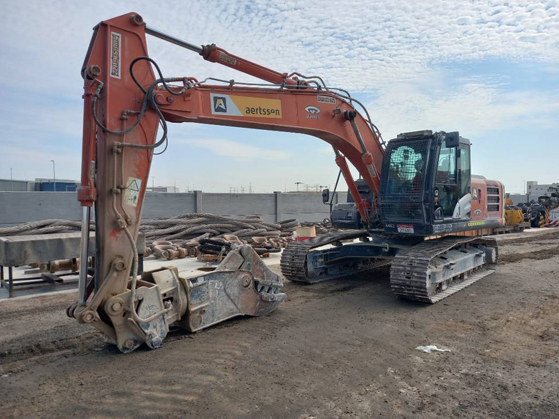 Hitachi ZX220 LC (Abu Dhabi) - Гусеничный экскаватор: фото 5 Hitachi ZX220 LC (Abu Dhabi) - Гусеничный экскаватор: фото 5