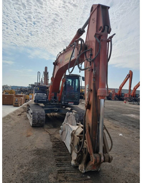 Hitachi ZX220 LC (Abu Dhabi) - Гусеничный экскаватор: фото 4 Hitachi ZX220 LC (Abu Dhabi) - Гусеничный экскаватор: фото 4