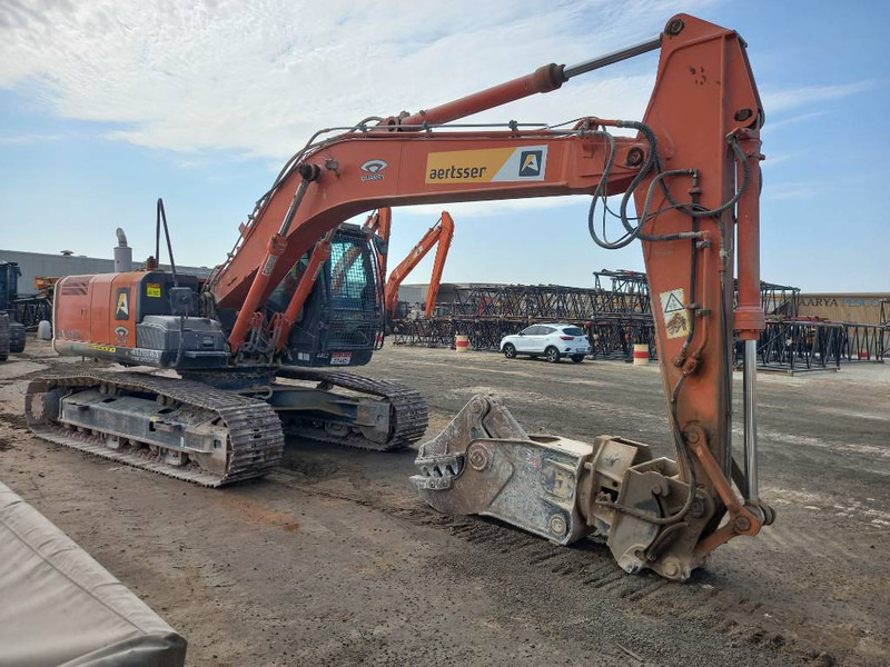 Hitachi ZX220 LC (Abu Dhabi) - Гусеничный экскаватор: фото 3 Hitachi ZX220 LC (Abu Dhabi) - Гусеничный экскаватор: фото 3