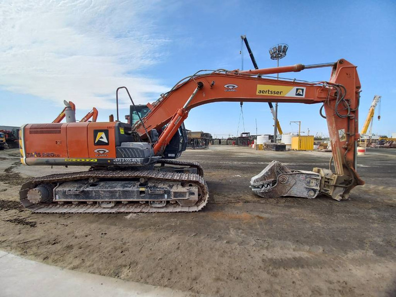 Hitachi ZX220 LC (Abu Dhabi) - Гусеничный экскаватор: фото 2 Hitachi ZX220 LC (Abu Dhabi) - Гусеничный экскаватор: фото 2