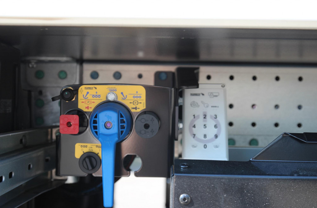 SCHMITZ Thermo King Spectrum A500 Bi-Temp DS Strom BB - Полуприцеп-рефрижератор: фото 5 SCHMITZ Thermo King Spectrum A500 Bi-Temp DS Strom BB - Полуприцеп-рефрижератор: фото 5