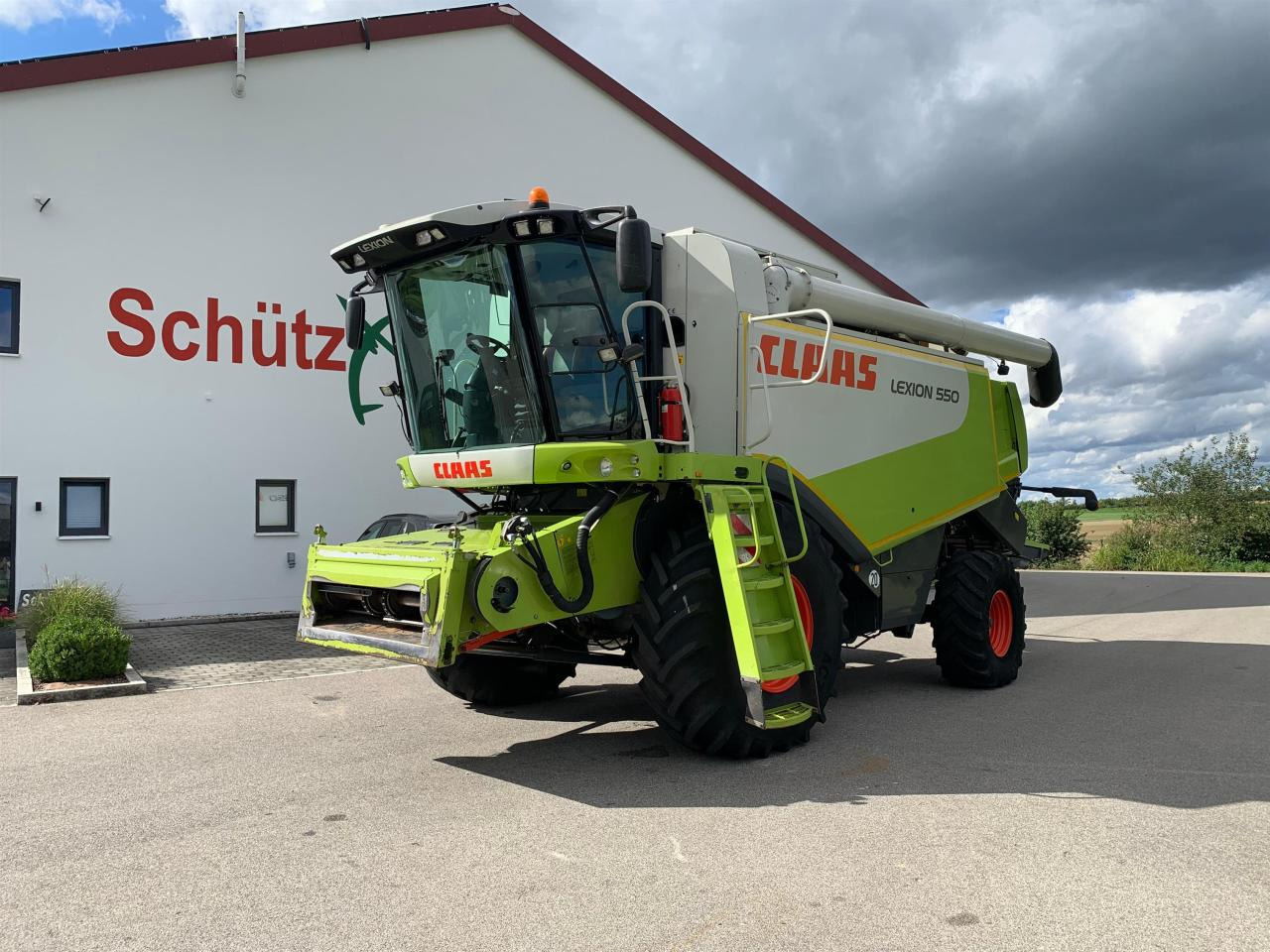 CLAAS Lexion 550 mit Schneidwerk V660, 3D und Klimaautomatik, gepflegter Zustand, Baujahr 2009 - Зерноуборочный комбайн: фото 1 CLAAS Lexion 550 mit Schneidwerk V660, 3D und Klimaautomatik, gepflegter Zustand, Baujahr 2009 - Зерноуборочный комбайн: фото 1