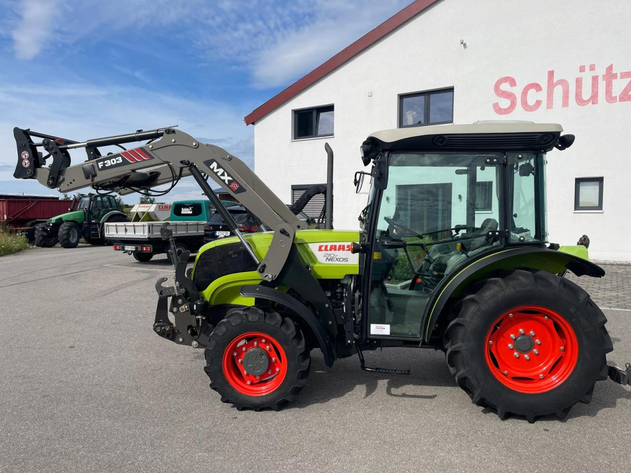 CLAAS Nexos 210 mit Frontlader und Frontzapfwelle, erst 236 Betriebsstunden, neuwertiger Zustand - Трактор: фото 2 CLAAS Nexos 210 mit Frontlader und Frontzapfwelle, erst 236 Betriebsstunden, neuwertiger Zustand - Трактор: фото 2