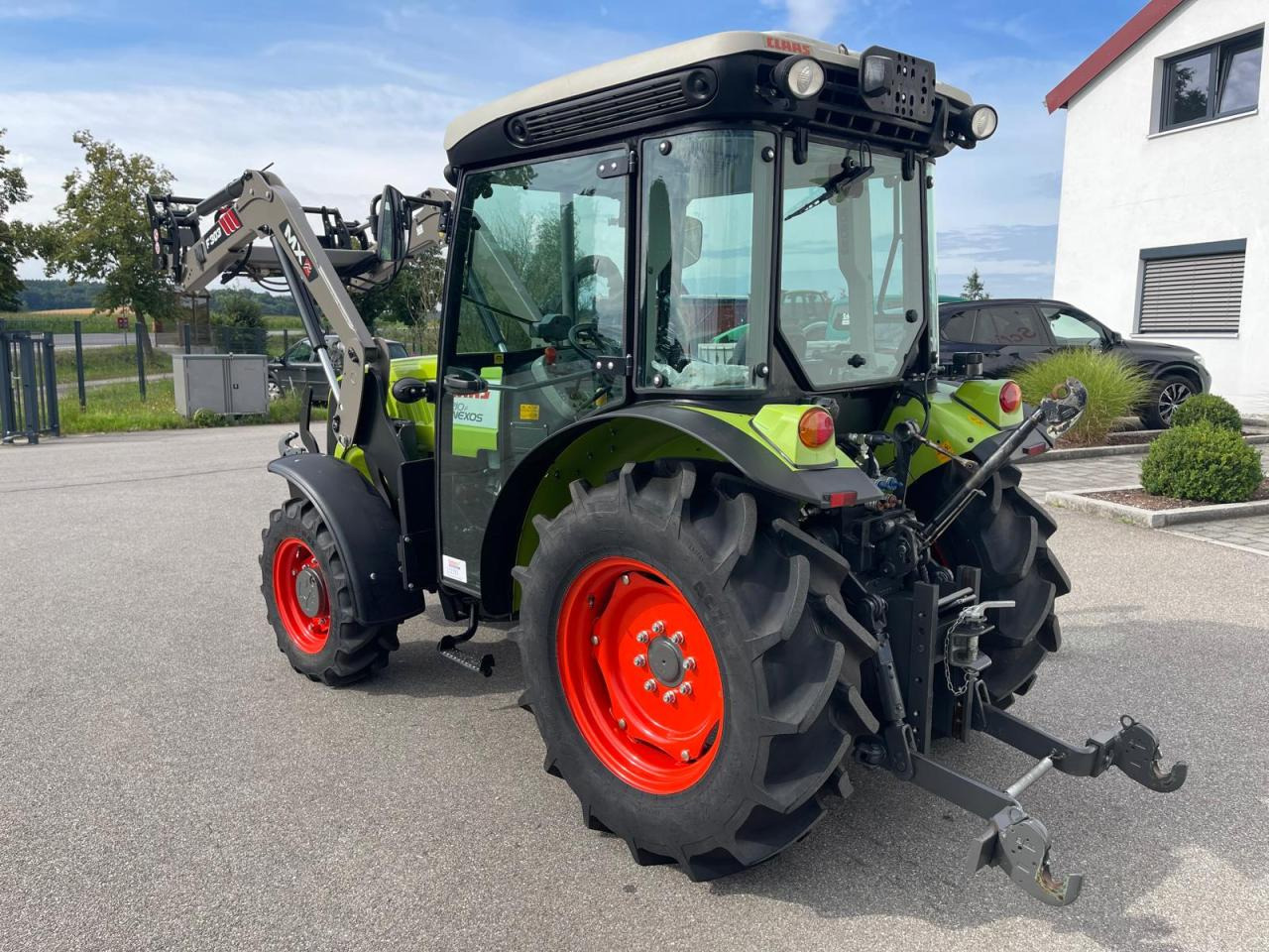 CLAAS Nexos 210, neuwertig, mit Frontlader und Frontzapfwelle, 236 Betriebsstunden - Трактор: фото 3 CLAAS Nexos 210, neuwertig, mit Frontlader und Frontzapfwelle, 236 Betriebsstunden - Трактор: фото 3