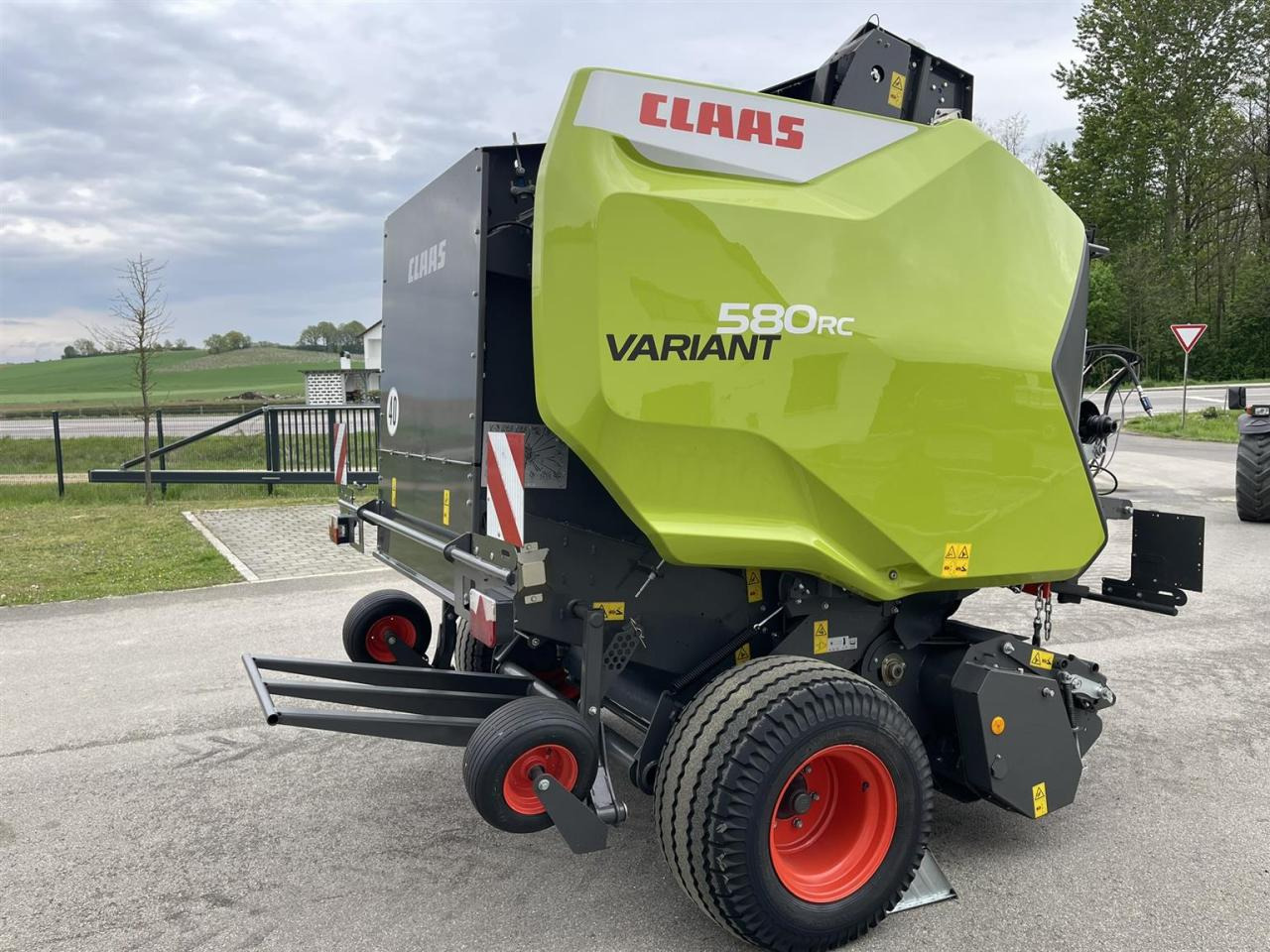 CLAAS neuwertige Rundballenpresse Variant 580 RC Pro, ca. 1003 Ballen, Bj. 2023 - Пресс-подборщик рулонный: фото 5 CLAAS neuwertige Rundballenpresse Variant 580 RC Pro, ca. 1003 Ballen, Bj. 2023 - Пресс-подборщик рулонный: фото 5