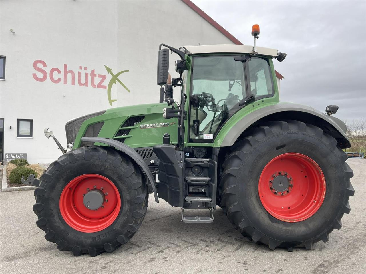 Fendt 828 Vario Profi Plus, GPS, FZW, 5DW, Baujahr 2014 - Трактор: фото 1 Fendt 828 Vario Profi Plus, GPS, FZW, 5DW, Baujahr 2014 - Трактор: фото 1